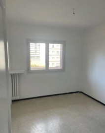 
                                                                                        Location
                                                                                         Beau T3/4 d61m² refait à neuf avec 2 balcons