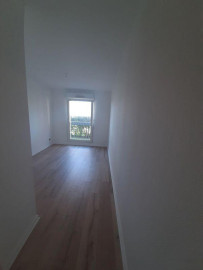 
                                                                                        Location
                                                                                         Beau T3 66 m² rénové Rotonde