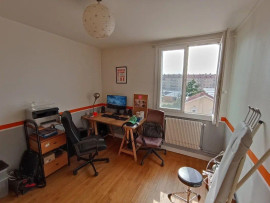 
                                                                                        Location
                                                                                         Beau T3 68m² Gratte-ciel avec balcon