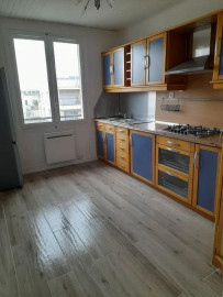 
                                                                                        Location
                                                                                         Beau T3 70 m² dernier étage quartier Poudrette