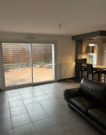 
                                                                                        Location
                                                                                         Beau T3 72m² avec 75m² de terrasse