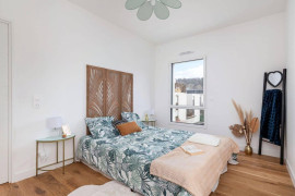 
                                                                                        Location
                                                                                         Beau T3 74m2 refait à neuf et lumineux