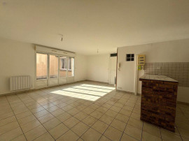 
                                                                                        Location
                                                                                         Beau T3 80m² - secteur hôpital Sébastopol