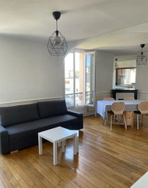 
                                                                                        Location
                                                                                         Beau T3 meublé 57m² traversant et très lumineux,