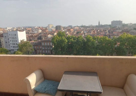 
                                                                                        Location
                                                                                         Beau T3 traversant 70m² bld des Minimes