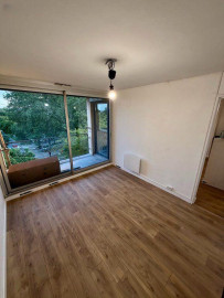 
                                                                                        Location
                                                                                         Beau T4 66m² Dernier étage sans ascenseur