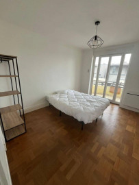 
                                                                                        Location
                                                                                         Beau T4 meublé 82m² traversant et lumineux