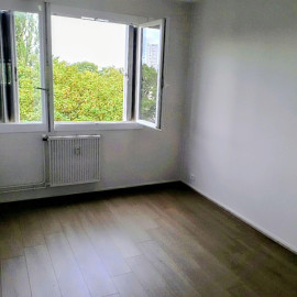 
                                                                                        Location
                                                                                         Beau T4 rénové proche gare