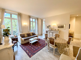 Location
Beautiful Apartment with Balcony Close to La Madeleine Church (loyer tout inclus)