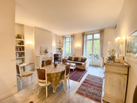 Location
Beautiful Apartment with Balcony Close to La Madeleine Church (loyer tout inclus)