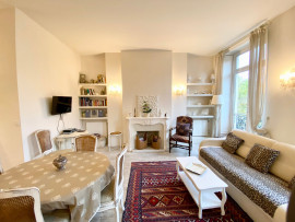 Location
Beautiful Apartment with Balcony Close to La Madeleine Church (loyer tout inclus)