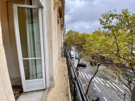 Location
Beautiful Apartment with Balcony Close to La Madeleine Church (loyer tout inclus)