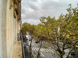 Location
Beautiful Apartment with Balcony Close to La Madeleine Church (loyer tout inclus)