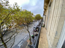 Location
Beautiful Apartment with Balcony Close to La Madeleine Church (loyer tout inclus)