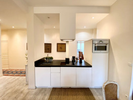 Location
Beautiful Apartment with Balcony Close to La Madeleine Church (loyer tout inclus)