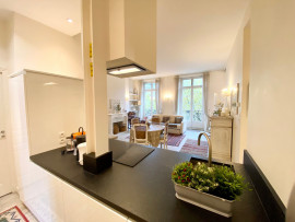 Location
Beautiful Apartment with Balcony Close to La Madeleine Church (loyer tout inclus)