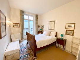 Location
Beautiful Apartment with Balcony Close to La Madeleine Church (loyer tout inclus)