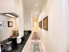 Location
Beautiful Apartment with Balcony Close to La Madeleine Church (loyer tout inclus)