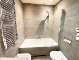 Location
Beautiful Apartment with Balcony Close to La Madeleine Church (loyer tout inclus)