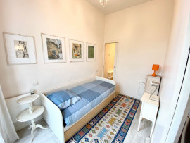 Location
Beautiful Apartment with Balcony Close to La Madeleine Church (loyer tout inclus)