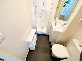 Location
Beautiful Apartment with Balcony Close to La Madeleine Church (loyer tout inclus)