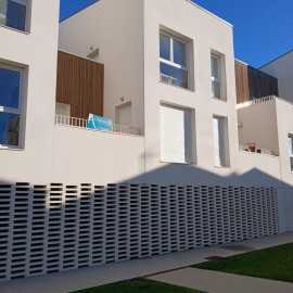 
                                                                                        Location
                                                                                         Bègles centre, terrasse sans vis-à-vis, 200m tram