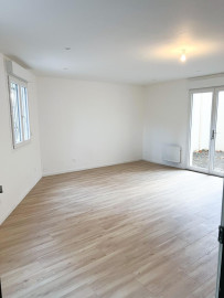 
                                                                                        Location
                                                                                         Bel appartement 2 pièces neuf – proche RER B & T1
