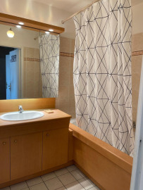 
                                                                                        Location
                                                                                         Bel Appartement 3P Vue Dégagée entièrement équipé