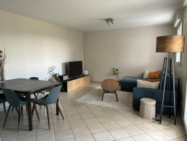 
                                                                                        Location
                                                                                         Bel appartement avec une vue sur la plan d'eau