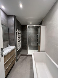 
                                                                                        Location
                                                                                         Bel Appartement de 5 pièce à la Défense