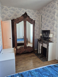 
                                                                                        Location
                                                                                         Bel appartement ensoleillé, idéalement situé.