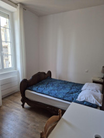 
                                                                                        Location
                                                                                         Bel appartement ensoleillé, idéalement situé.