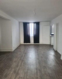 
                                                                                        Location
                                                                                         Bel appartement T4 de 84m² calme et agréable