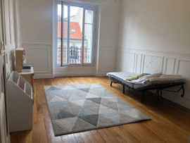 
                                                                                        Location
                                                                                         Bel appartement type Haussmannien