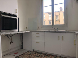 
                                                                                        Location
                                                                                         Bel appartement type Haussmannien