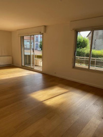 
                                                                                        Location
                                                                                         Bel et grand appartement dans résidence récente