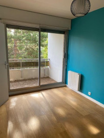 
                                                                                        Location
                                                                                         Bel et grand appartement dans résidence récente
