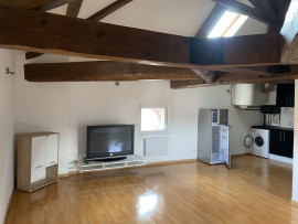 
                                                                                        Location
                                                                                         Belle appartement dernier étage parking privé