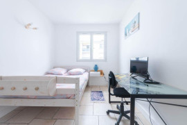 
                                                                                        Colocation
                                                                                         Belle chambre dans coloc 70m² avec loggia