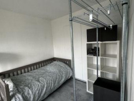 
                                                                                        Colocation
                                                                                         Belle chambre dans coloc 73m²