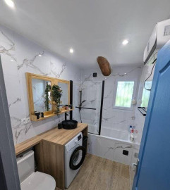 
                                                                                        Colocation
                                                                                         Belle chambre dans coloc sur la route d'Eguilles