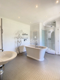 
                                                                                        Vente
                                                                                         Belle demeure de 368m2 