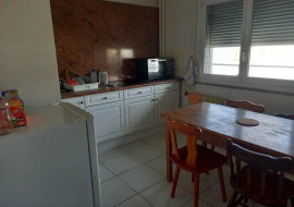 
                                                                                        Colocation
                                                                                         Belle grande chambre meublée 12m² dans coloc 76m²
