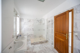 
                                                                                        Location
                                                                                         Belle maison