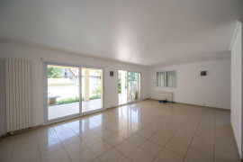 
                                                                                        Location
                                                                                         Belle maison