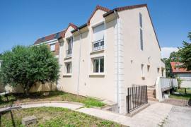 
                                                                                        Location
                                                                                         Belle maison