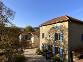 Vente
Belle maison avec gîte sur 4 hectares de terrain