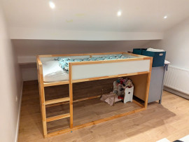 
                                                                                        Location
                                                                                         Belle maison rénovée, à 10 min de train de Paris (loyer tout inclus)