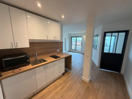
                                                                                        Location
                                                                                         Berau 2p 40m²avec terrasse vue Tour Eiffel