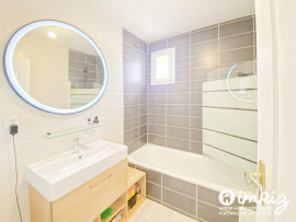 Vente
BORD DE MER - Maison + garage + dépendance (studio